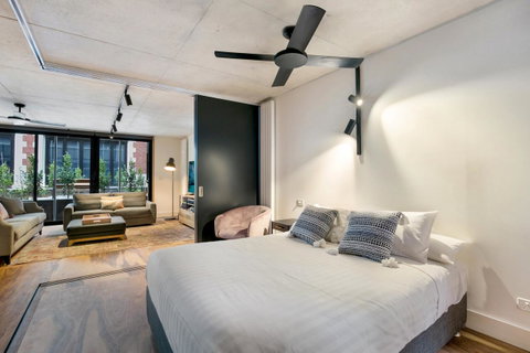 Stylish Apartment In Unique Church Development - Lismore Accommodation 10