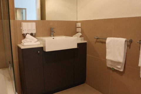 Bairnsdale International - Lismore Accommodation 24