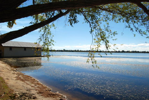 Lake Wendouree Luxury Apartments - Lismore Accommodation 14