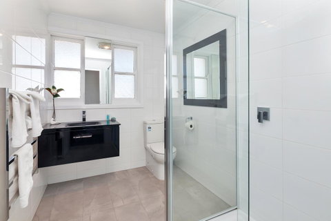 Lake Wendouree Luxury Apartments - Lismore Accommodation 13