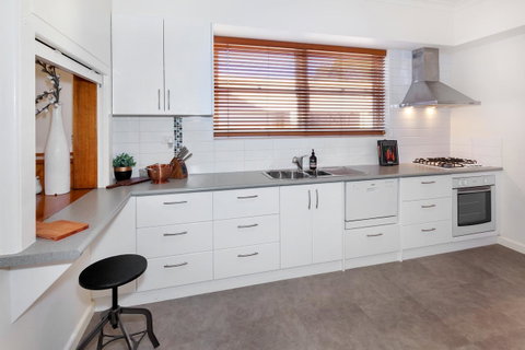 Lake Wendouree Luxury Apartments - Lismore Accommodation 16