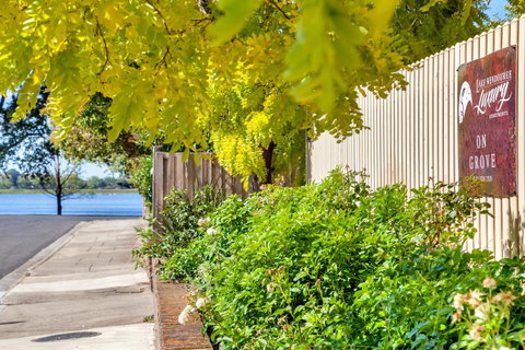 Lake Wendouree Luxury Apartments - Lismore Accommodation 9