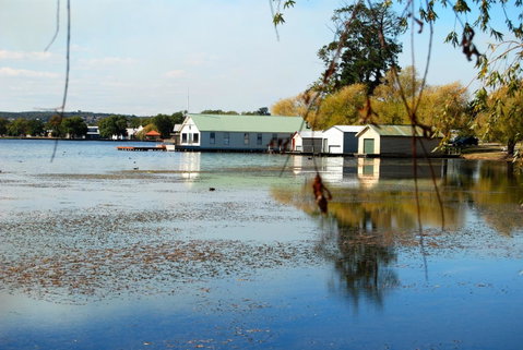 Lake Wendouree Luxury Apartments - Lismore Accommodation 12