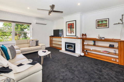 Lake Wendouree Luxury Apartments - Lismore Accommodation 7