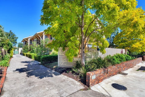 Lake Wendouree Luxury Apartments - Lismore Accommodation 8