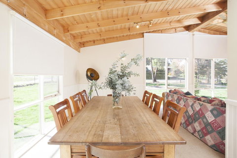 Beechworth Cedar Cottages - Lismore Accommodation 3