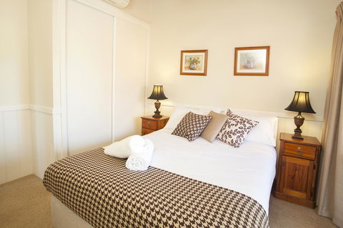 Beechworth Cedar Cottages - Lismore Accommodation 7