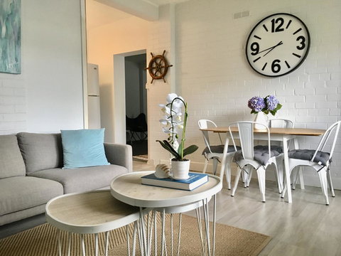 The Wheelhouse - 2BR Waterfront Apt In Town - Lismore Accommodation 0