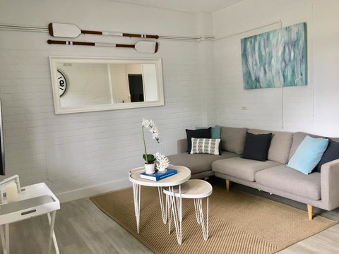 The Wheelhouse - 2BR Waterfront Apt In Town - Lismore Accommodation 2