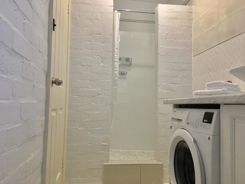 The Wheelhouse - 2BR Waterfront Apt In Town - Lismore Accommodation 14