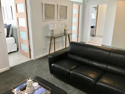 The Wheelhouse - 2BR Waterfront Apt In Town - Lismore Accommodation 10