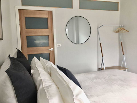 The Wheelhouse - 2BR Waterfront Apt In Town - Lismore Accommodation 5