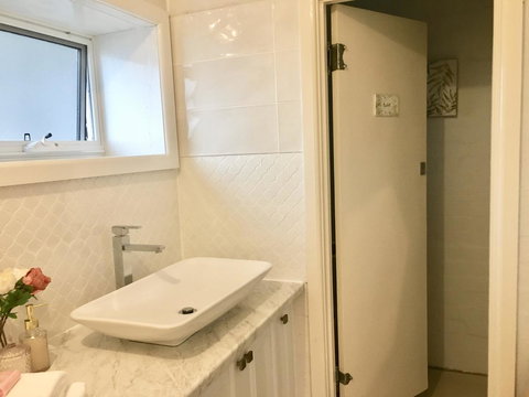 The Wheelhouse - 2BR Waterfront Apt In Town - Lismore Accommodation 12