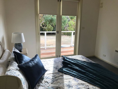 Lakeside Conti Villas - Lismore Accommodation 4