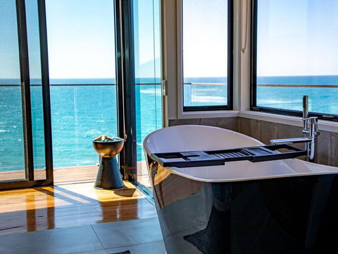 THE DECK HOUSE - A WYE RIVER ICON - Lismore Accommodation 2