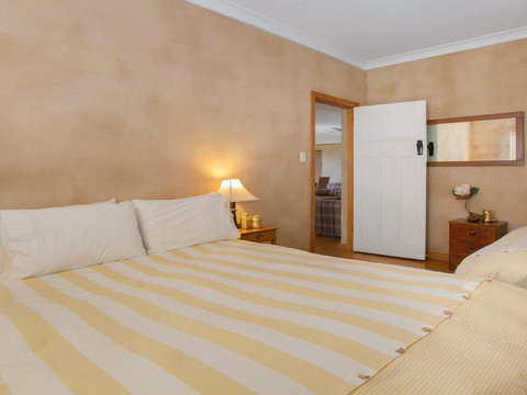 The Farmhouse - Grape Vines And Rolling Green Hills - Lismore Accommodation 1