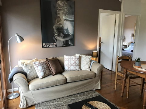 The Green Room Wattle Glen - Lismore Accommodation 1