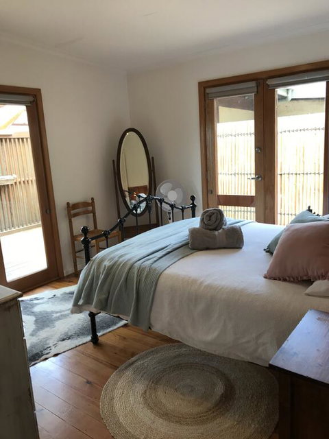 The Green Room Wattle Glen - Lismore Accommodation 2
