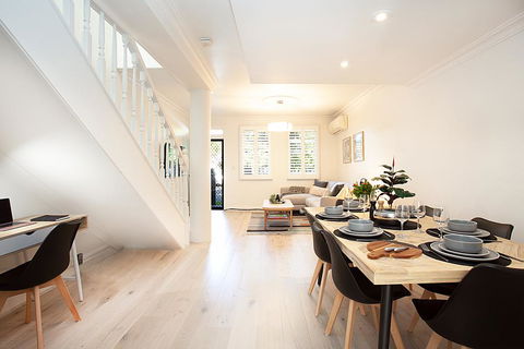 THE RENWICK - Hosted By: L'Abode Accommodation - Lismore Accommodation 0
