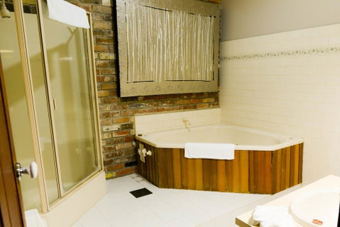 The Royal Daylesford Hotel - Lismore Accommodation 2
