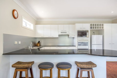 The Sands - 4/46 Jones Avenue Mollymook - Lismore Accommodation 1