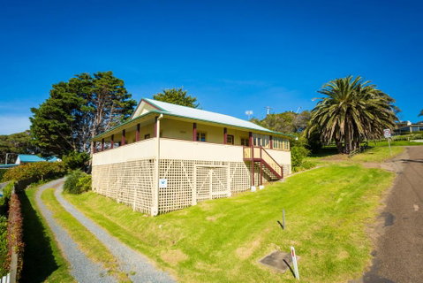 The Seamist Cottage - Lismore Accommodation 1