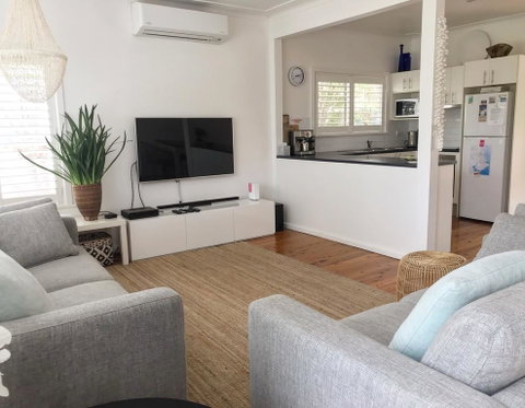 The Seaside Beachhouse Mollymook - Lismore Accommodation 2