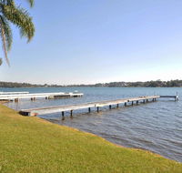 The Studio on the Lake  Fishing Point Lake Macquarie - honestly put the line in and catch fish - Lismore Accommodation