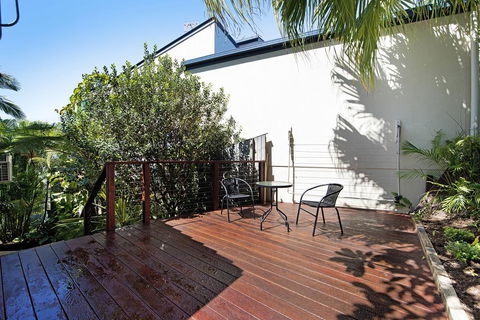 THE VIEW, TUGUN - 4 Bedrooms - Sea Views - Private Heated Pool - Lismore Accommodation 1