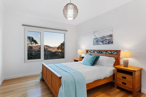 Tolpuddle Villa - Lismore Accommodation 1