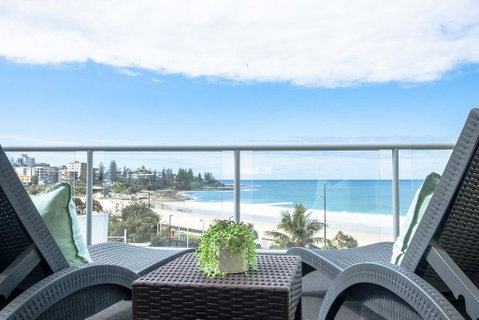 Top Floor Kings Beach Views With Private Rooftop Terrace With Spa Bath - Lismore Accommodation 0