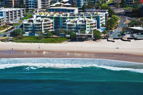 Top Floor Kings Beach Views With Private Rooftop Terrace With Spa Bath - Lismore Accommodation 1