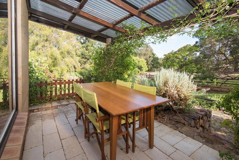 Trastevere Cowaramup Farm House - Lismore Accommodation 0