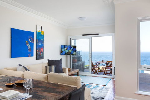 Unbelievable Clifftop Townhouse With Ocean Views - Lismore Accommodation 1