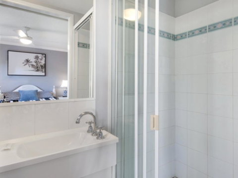 Unit 3 Emerald Shores - Shipping Lane Views! - Lismore Accommodation 2