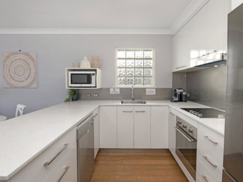 Unit 3 Emerald Shores - Shipping Lane Views! - Lismore Accommodation 0