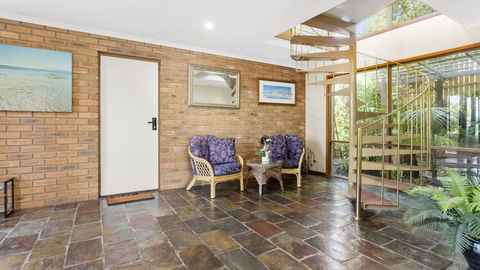 VIEWS AT MCCRAE..... - Lismore Accommodation 1