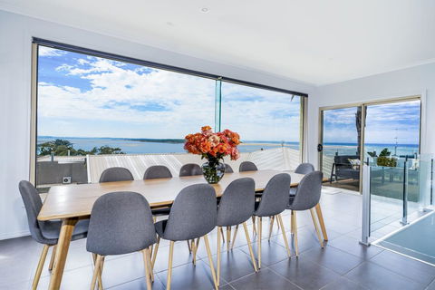 VIEWS FOREVER - INVERLOCH - Lismore Accommodation 1