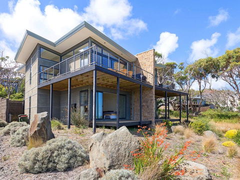 VILLA SARINA - Beautiful Villa In Skenes Creek - Lismore Accommodation 1