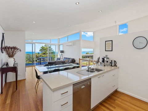 VILLA SARINA - Beautiful Villa In Skenes Creek - Lismore Accommodation 2
