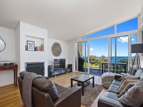 VILLA SARINA - Beautiful Villa In Skenes Creek - Lismore Accommodation 3