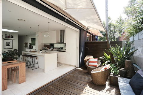 Walk To Beach From This Stylish Bronte Oasis W AC, Wifi And Free Parking - Lismore Accommodation 0