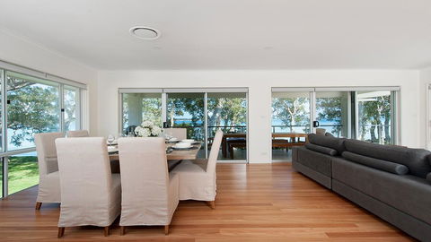 Waterfront Serenity - Luxury Home With Grand Views - Lismore Accommodation 3