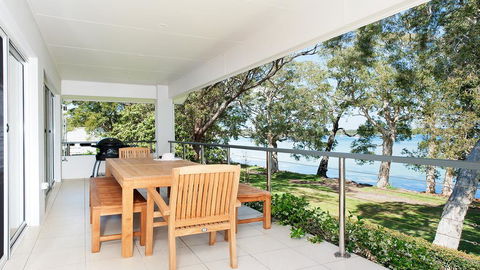 Waterfront Serenity - Luxury Home With Grand Views - Lismore Accommodation 2