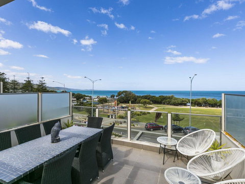 WATERFRONT THREE- In The Heart Of Lorne - Lismore Accommodation 0