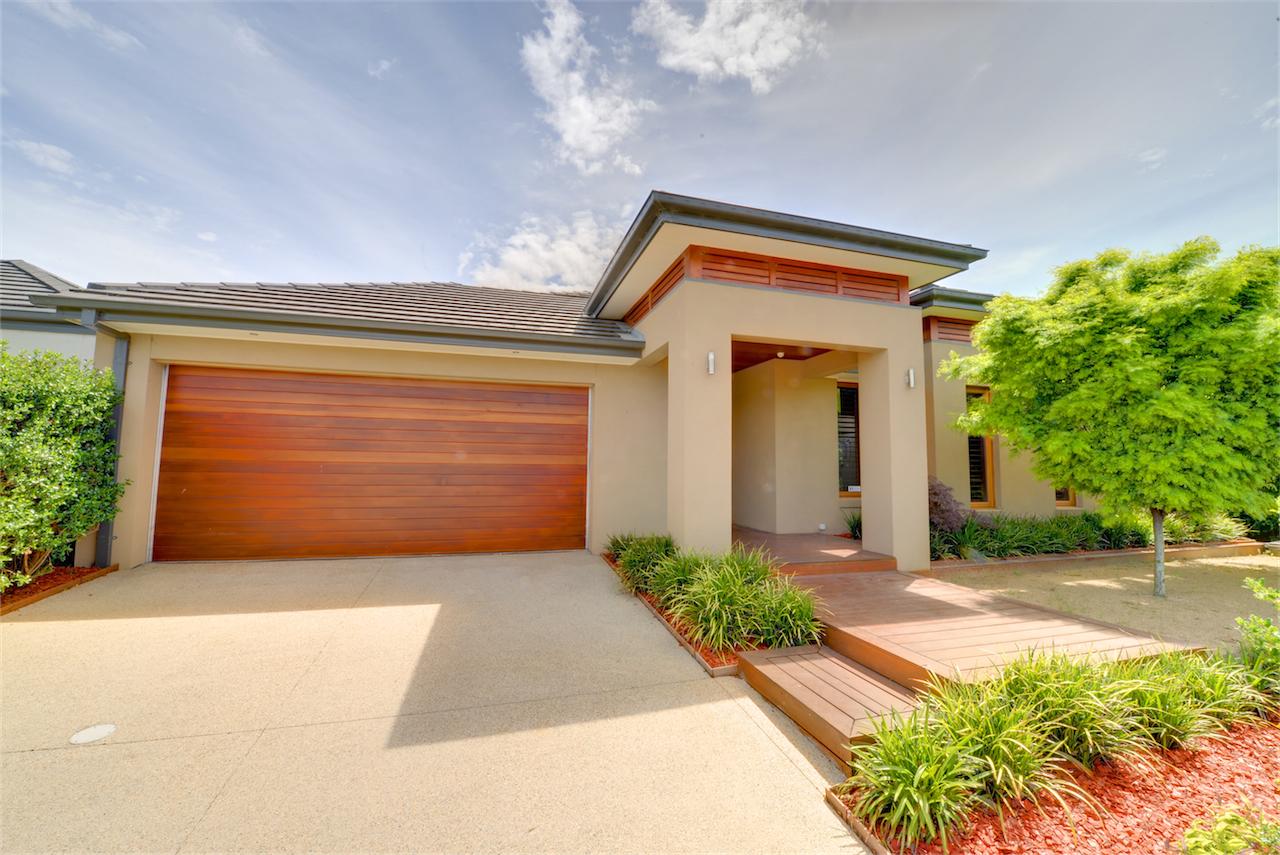 Newington VIC Lismore Accommodation
