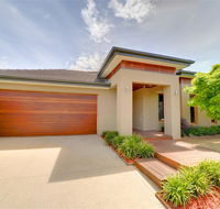 Newington Lakehouse - Lismore Accommodation