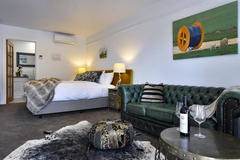 Daylesford Art Motel - Lismore Accommodation 6