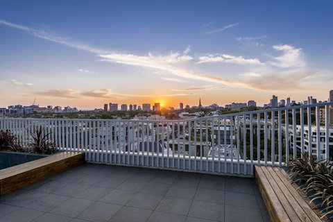 Oaks Melbourne South Yarra Suites - Lismore Accommodation 6