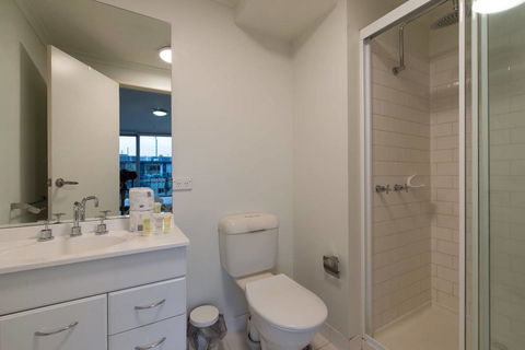 St Kilda Road Park View 3 Bedroom Luxury Apartment - Lismore Accommodation 8